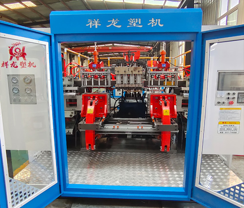 23、全自動(dòng)一出四吹瓶機(jī)1.jpg